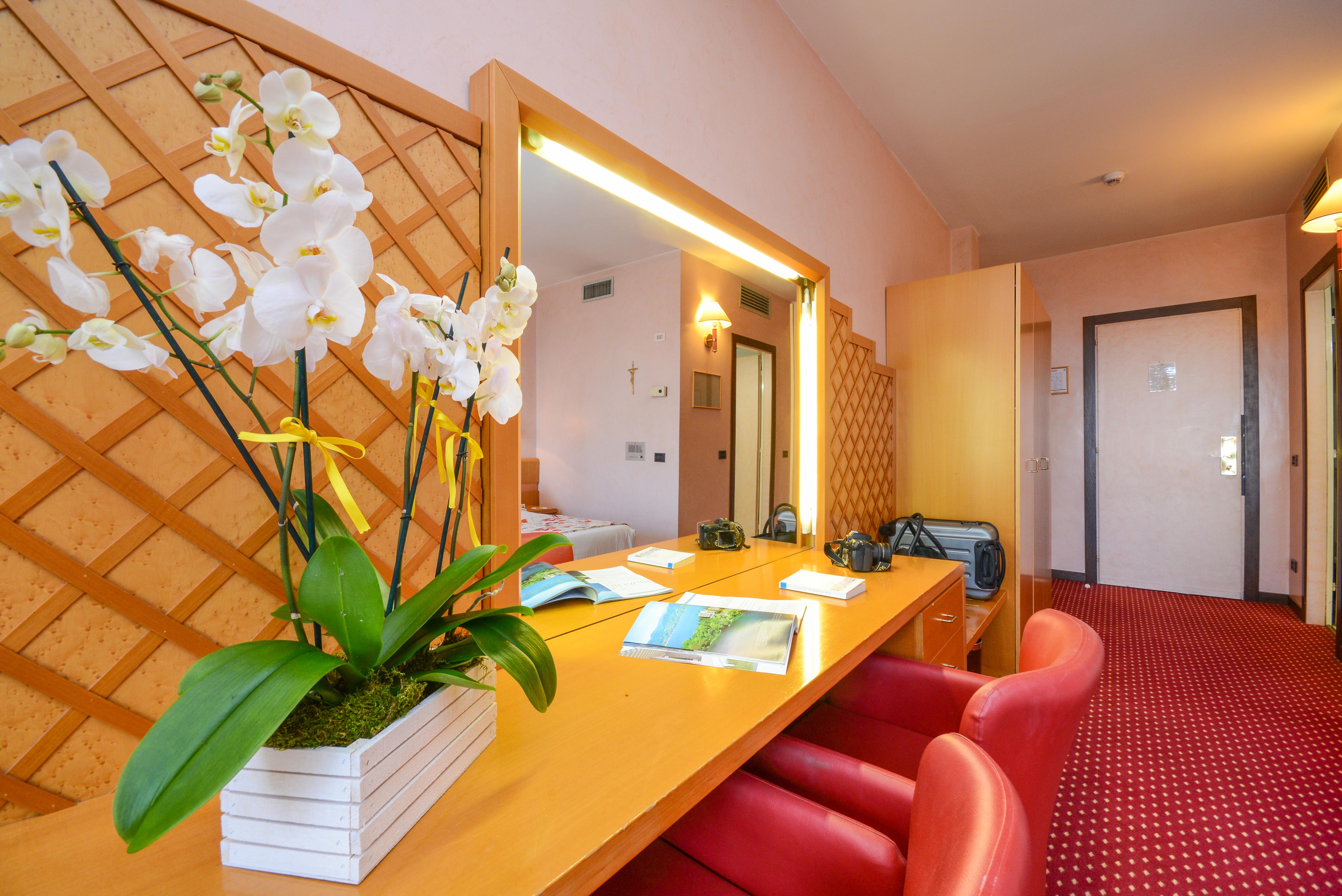 Hotel Oliveto Десенцано дел Гарда Екстериор снимка