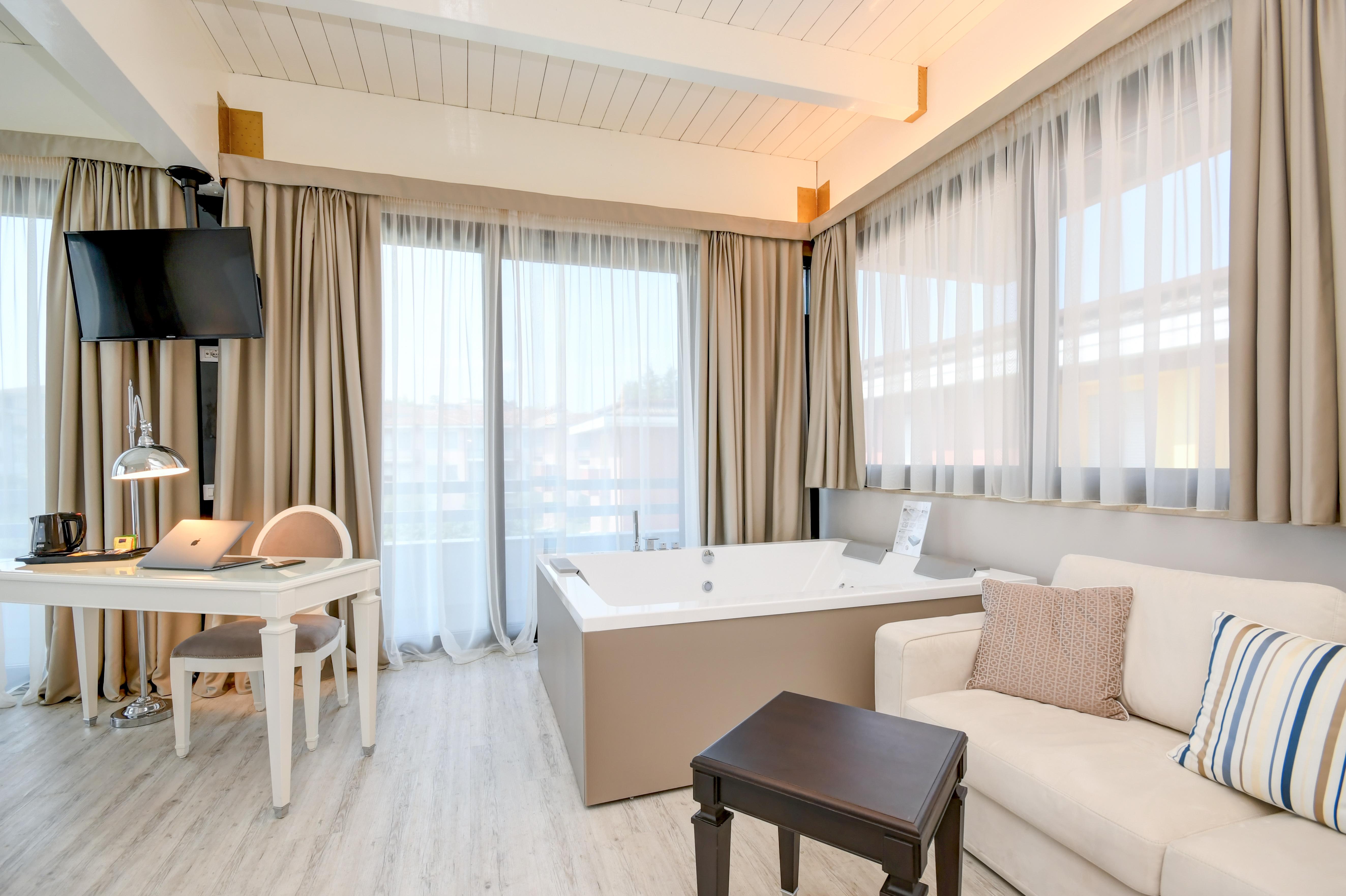 Hotel Oliveto Десенцано дел Гарда Екстериор снимка