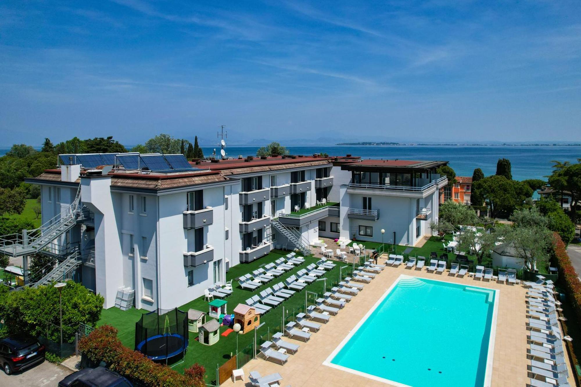 Hotel Oliveto Десенцано дел Гарда Екстериор снимка