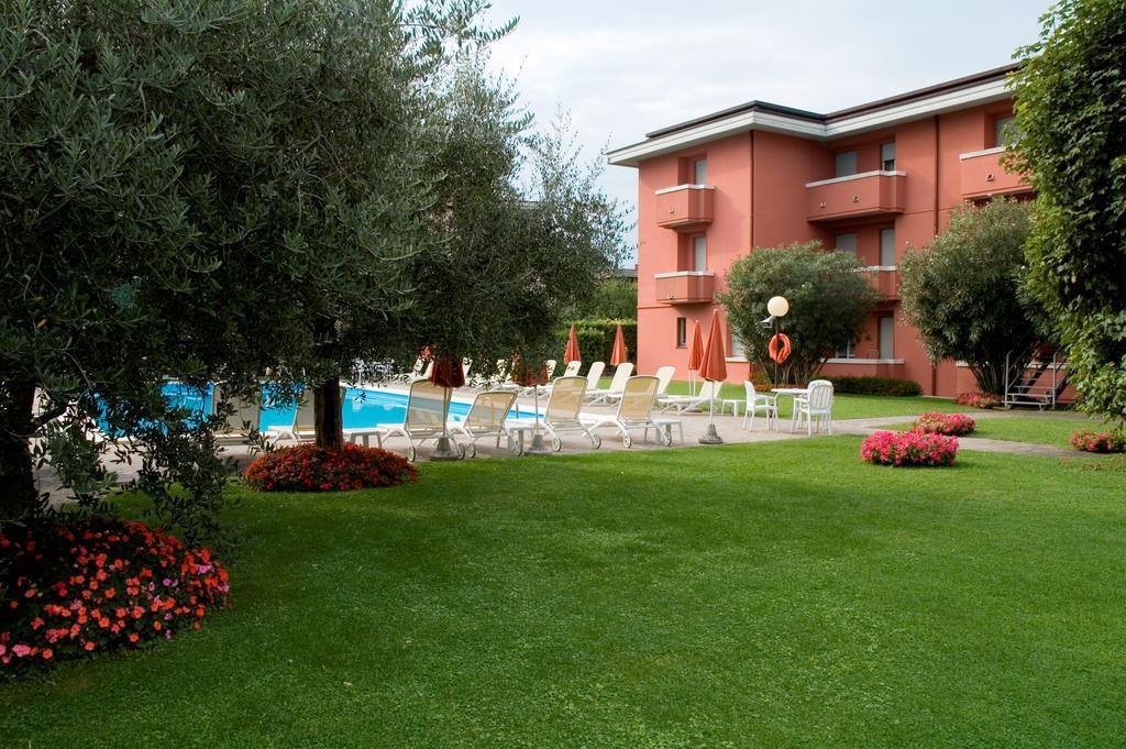 Hotel Oliveto Десенцано дел Гарда Екстериор снимка