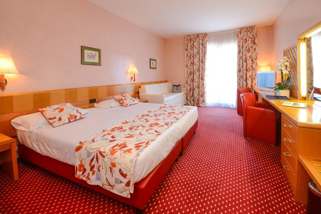 Hotel Oliveto Десенцано дел Гарда Екстериор снимка