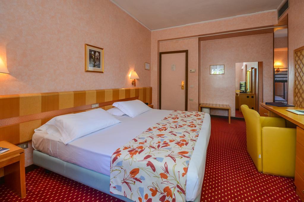 Hotel Oliveto Десенцано дел Гарда Екстериор снимка