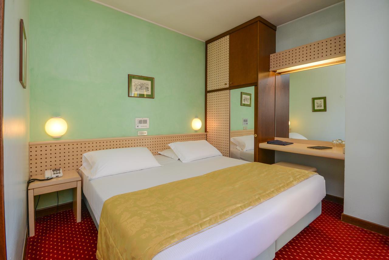 Hotel Oliveto Десенцано дел Гарда Екстериор снимка