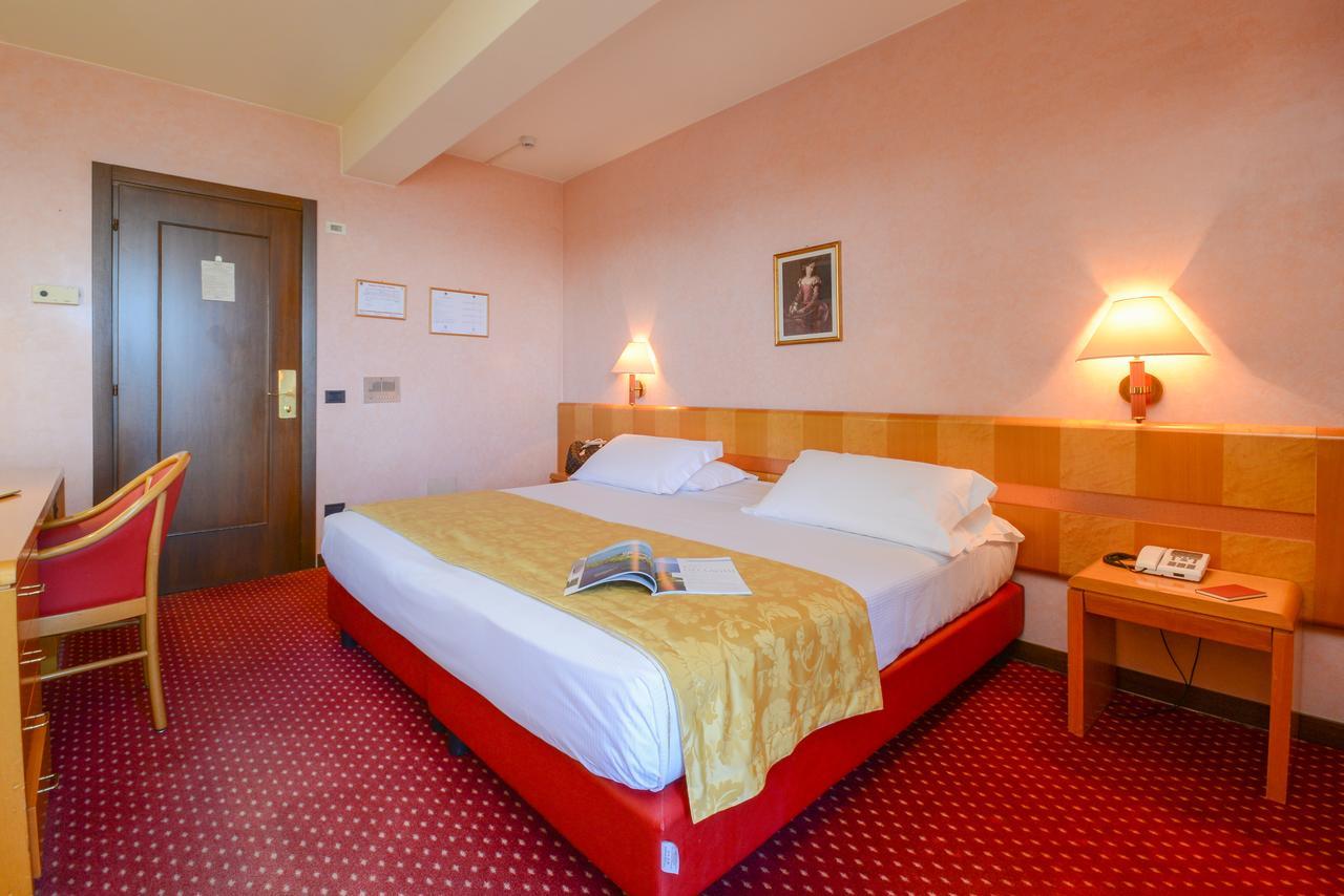 Hotel Oliveto Десенцано дел Гарда Екстериор снимка