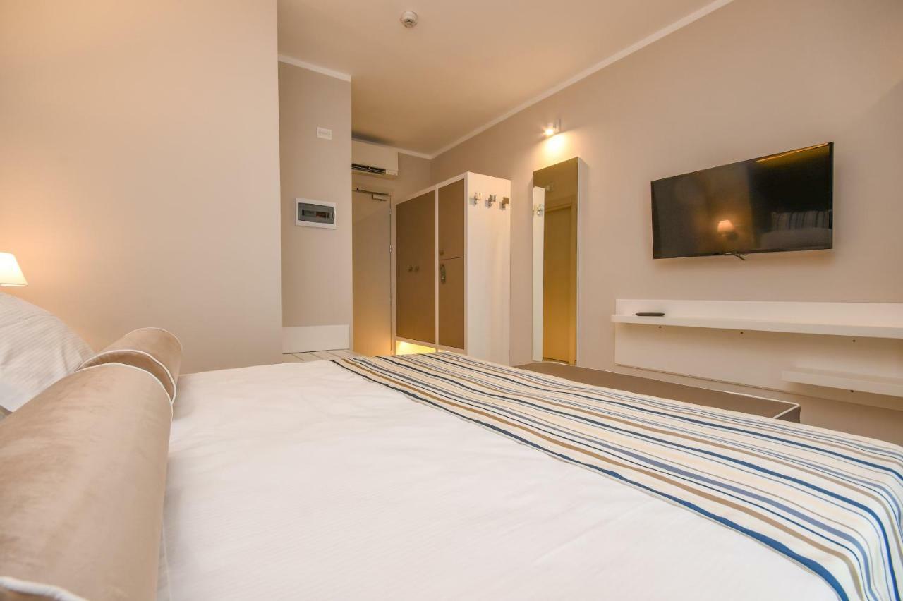 Hotel Oliveto Десенцано дел Гарда Екстериор снимка
